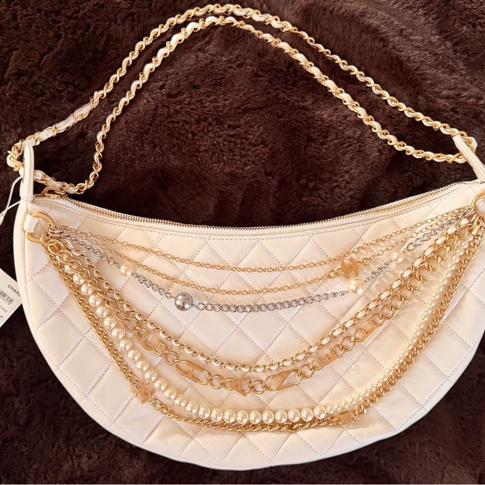 CHANEL White Quilted Hobo Bag with Chain and Pearl Accents